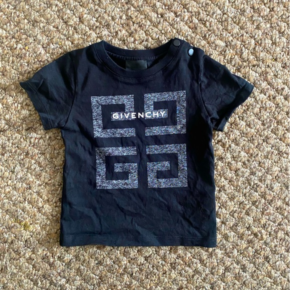 Givenchy kids tee in size 9M. Color black. Fit to size. Givenchy logo center - Picture 1 of 2